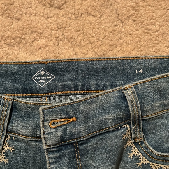 St. John’s Bay Ladies Size 14 Blue Jean Shorts - Picture 4 of 6